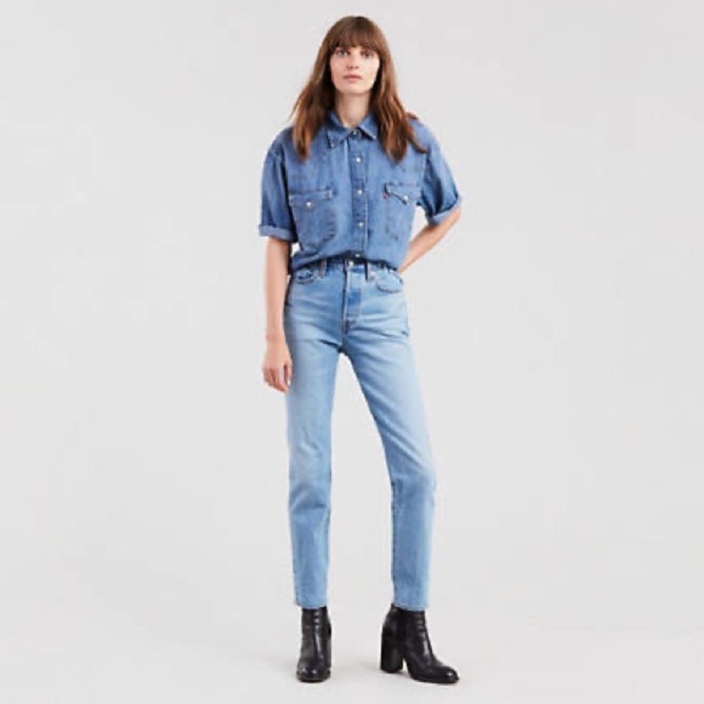 Levi’s jeans. Light wash. Color bright side. Tapered leg style